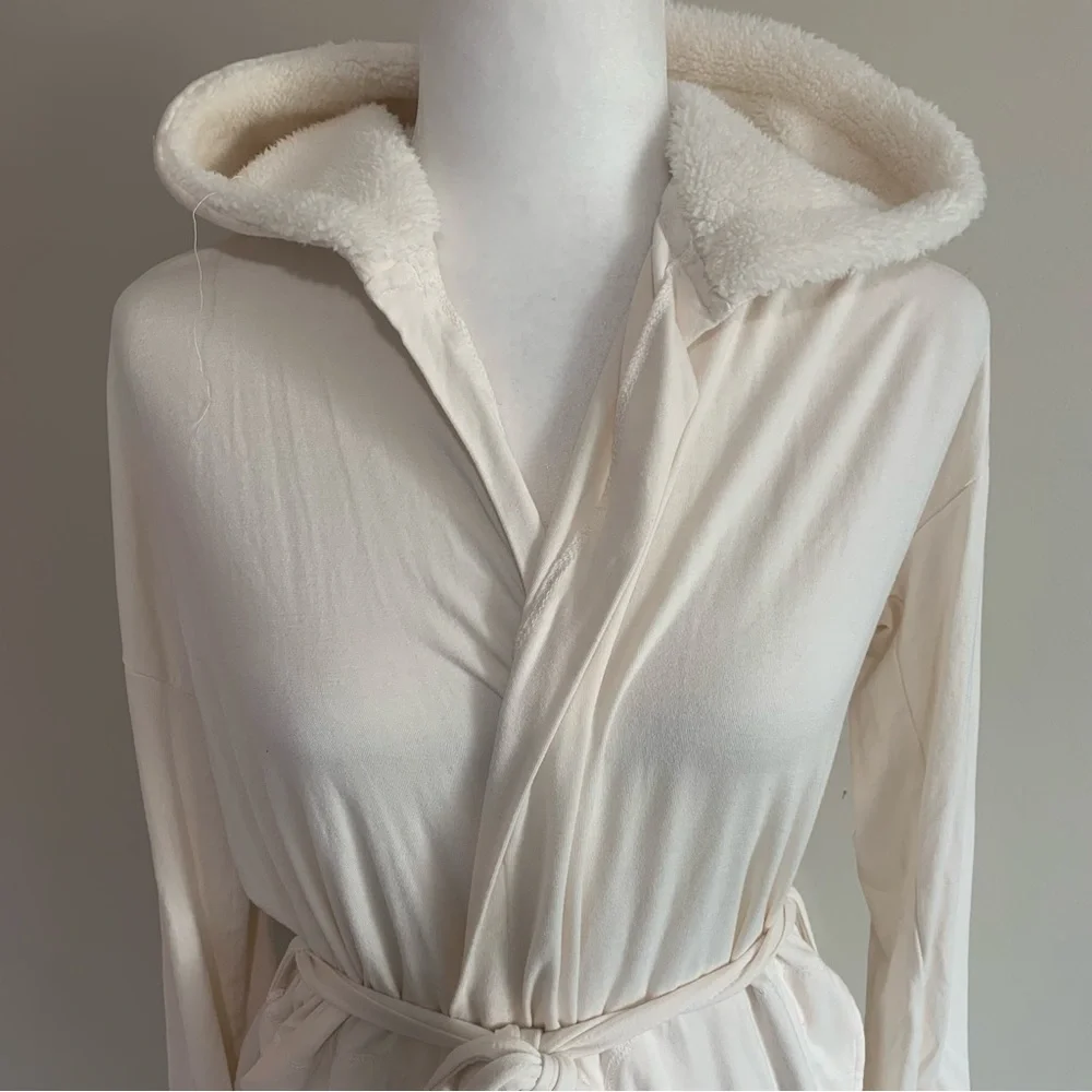 Pure Fiber Soft Sherpa Lounge Belted Hooded Robe - Picture 10 of 11
